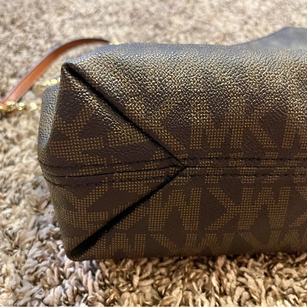 Michael Kors Jet Set Chain Tote Bag